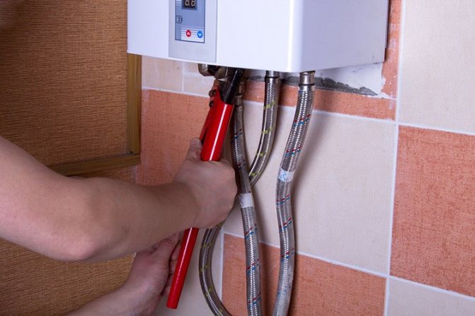 Cada aquecedor a gás possui uma válvula de drenagem, mas só deve ser usada para desmontar o equipamento.
