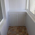 el revestimiento está pintado de blanco