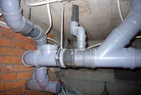 Option for tapping into the sewer pipe