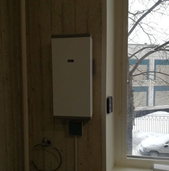 Gør-det-selv ventilation på altanen. Tvunget og tvunget. Installation af emhætten på altanen