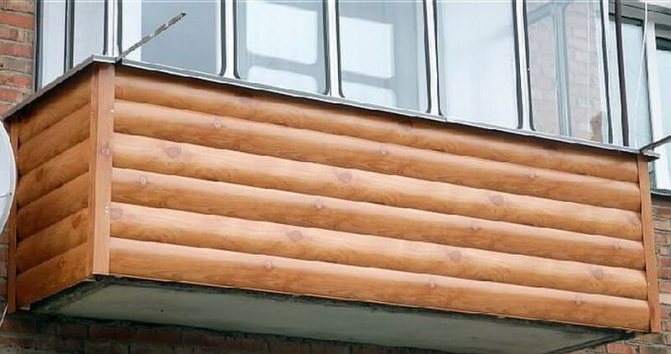 Finisajul exterior al balconului cu lemn