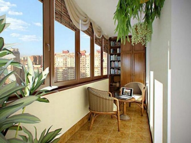 Diseño interno del balcón con comida para llevar.