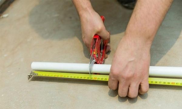 Tubulação de água para colocar o sistema no solo