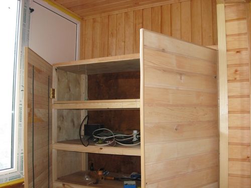 Vstavané skrine na balkóne
