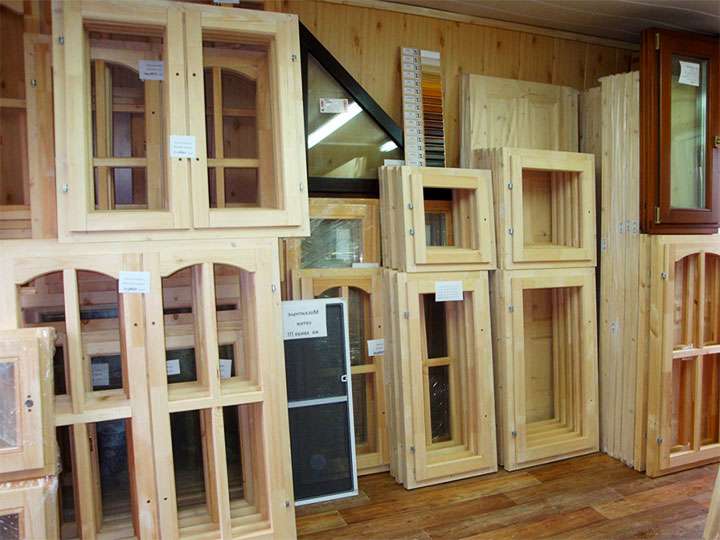 Elegir una ventana de madera para la terraza.