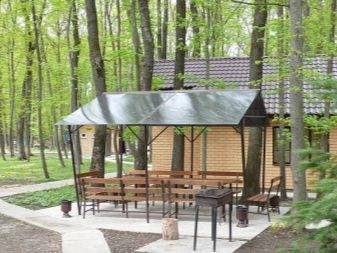 Výfukový dáždnik nad grilom