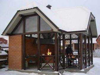 Výfukový dáždnik nad grilom