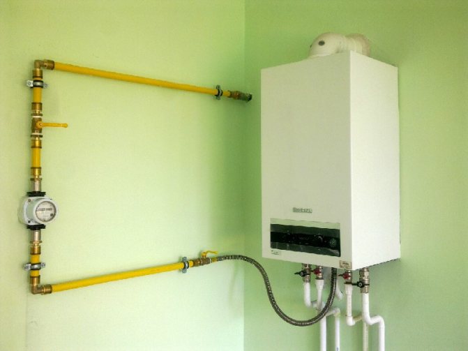 Înlocuirea conductelor de gaz într-o clădire de apartamente atunci când se efectuează