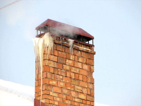 Condensado congelado en la chimenea